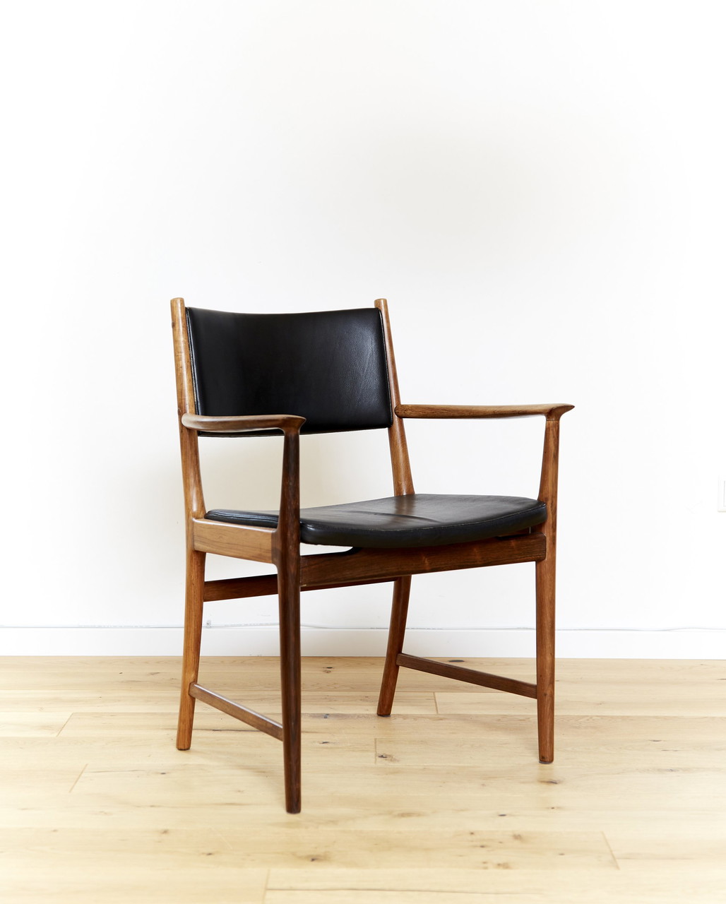 Kai Lyngfeldt-Larsen Chairs for Søren Willadsen | €350 | Whoppah