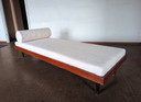 Sofá cama de teca de mediados de siglo, década de 1960