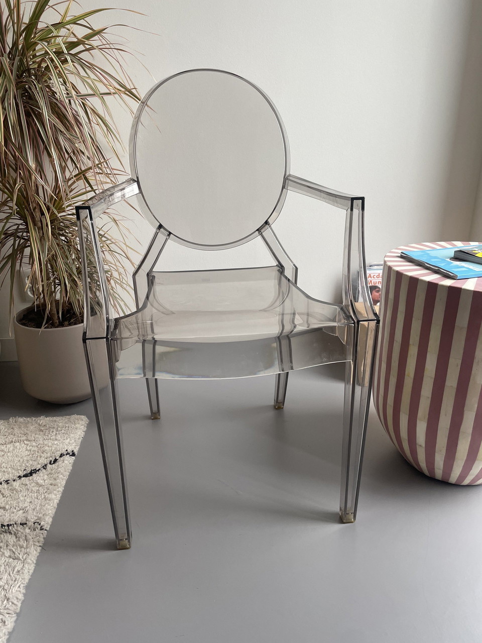 GMIK165D○Kartell / カルテル LOUIS GHOST ルイゴ ルールーゴースト｜Kartell｜カルテルオフィシャルサイト