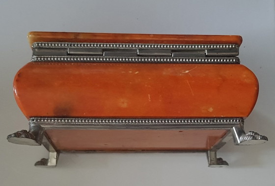 Image 1 of Scatola in alabastro con piedi a zampa di leone