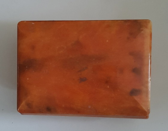 Image 1 of Scatola in alabastro con piedi a zampa di leone