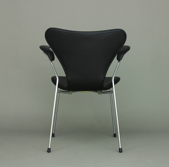 Image 1 of Chaise papillon Arne Jacobsen modèle 3207, par Fritz Hansen,