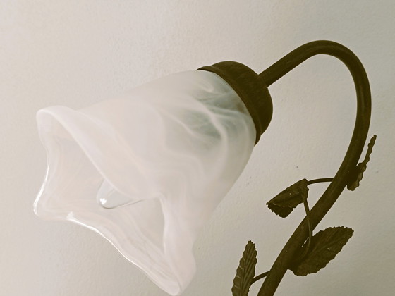 Image 1 of Lampada da tavolo a forma di tulipano