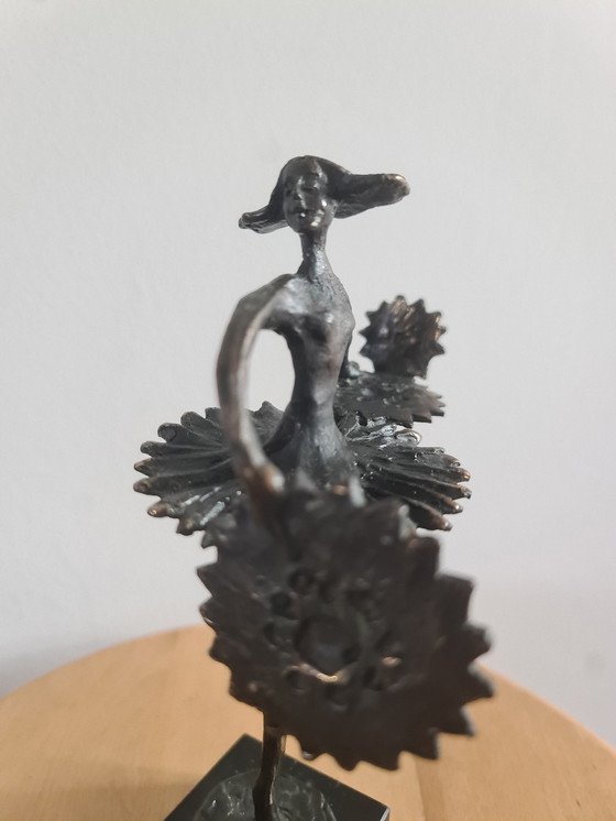 Image 1 of Ballerina con ventagli di Corry Ammerlaan