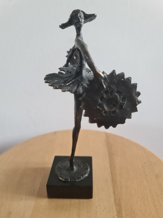 Image 1 of Ballerina con ventagli di Corry Ammerlaan