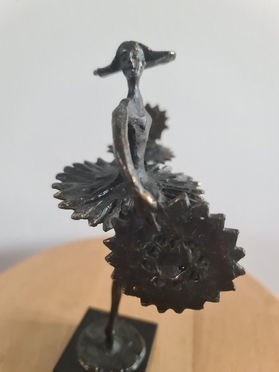 Image 1 of Ballerina con ventagli di Corry Ammerlaan