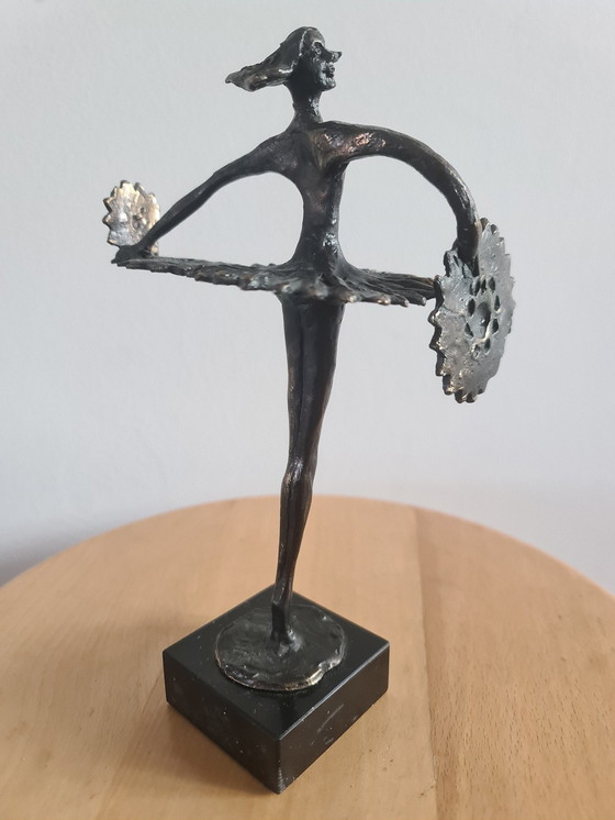 Image 1 of Ballerina con ventagli di Corry Ammerlaan