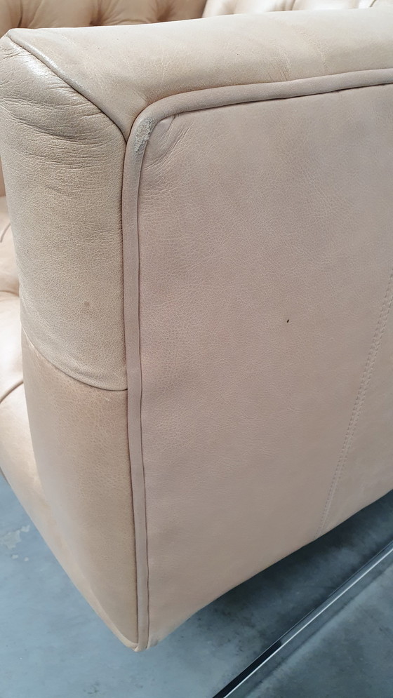 Image 1 of chesterfield no.2 fauteuil vintage design cuir beige camel modèle cube