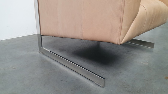 Image 1 of Poltrona Chesterfield n. 2 vintage in pelle beige cammello, a forma di cubo