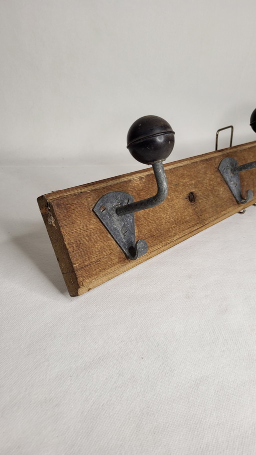 Wood & Bakelite 4-Plate Wall-Mounted Coat Rack