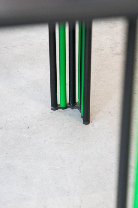Image 1 of Tavolo da pranzo vintage nero e verde anni '80 - Design italiano audace