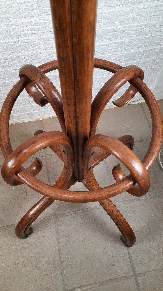 Image 1 of Porte-manteau antique Thonet sur pied 10401