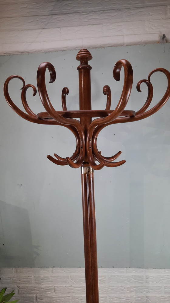 Image 1 of Porte-manteau antique Thonet sur pied 10401