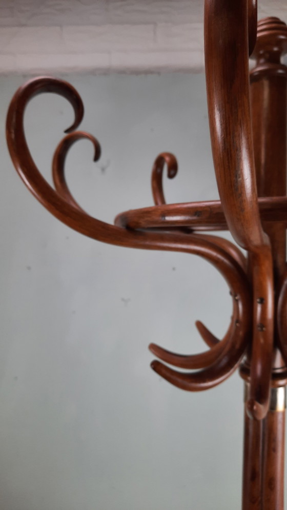 Image 1 of Porte-manteau antique Thonet sur pied 10401