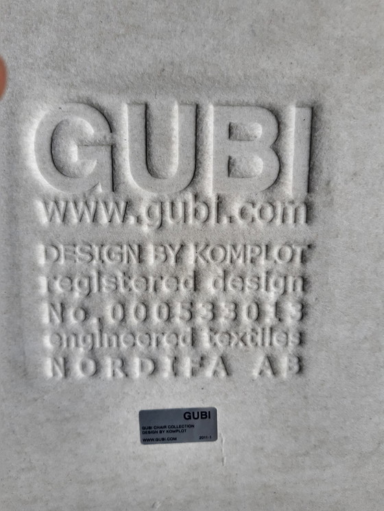 Image 1 of 6 x GUBI Chair II Binnenzijde grijs buitenzijde off-white