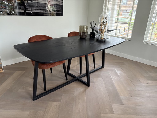 Enzo Luca dining table black