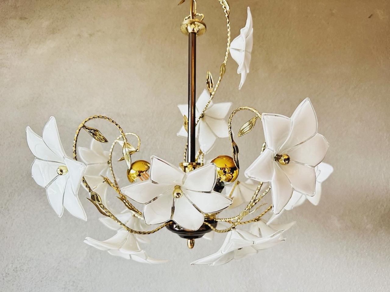 Vintage flower lamp | €295 | Whoppah