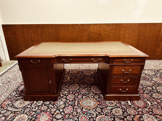 Image 1 of Bureau anglais Globe Wernicke avec chaise de bureau