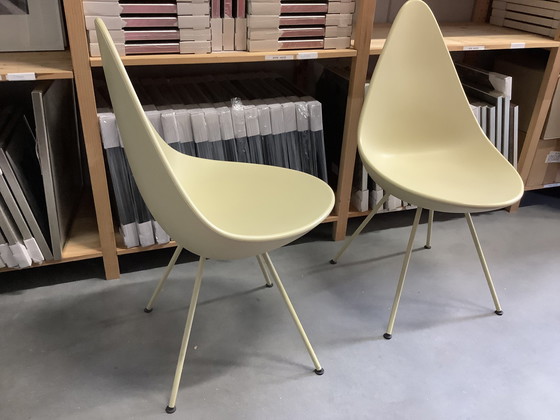 Image 1 of 2x Fritz Hansen Drop Chairs by Arne Jacobsen