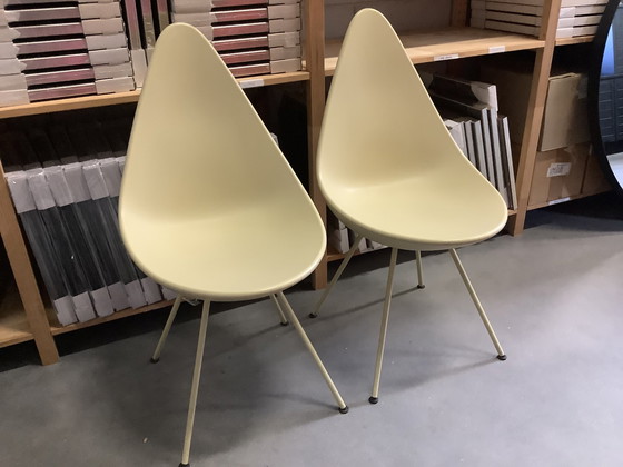 Image 1 of 2x Fritz Hansen Drop Chairs by Arne Jacobsen