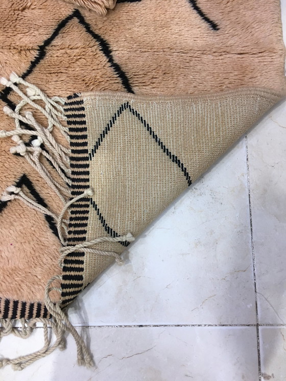 Image 1 of Exceptionnel tapis berbère marocain Mrirt 3m10 x 2m10