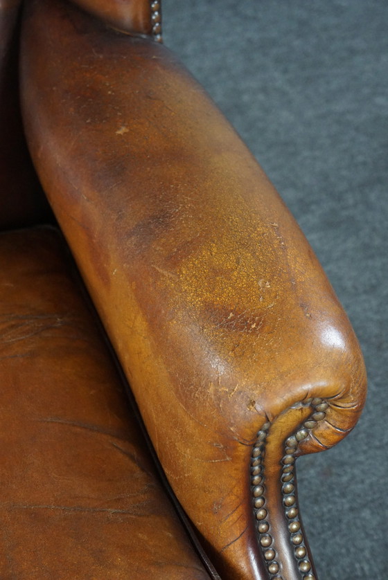 Image 1 of Fauteuil à oreilles en peau de mouton patiné