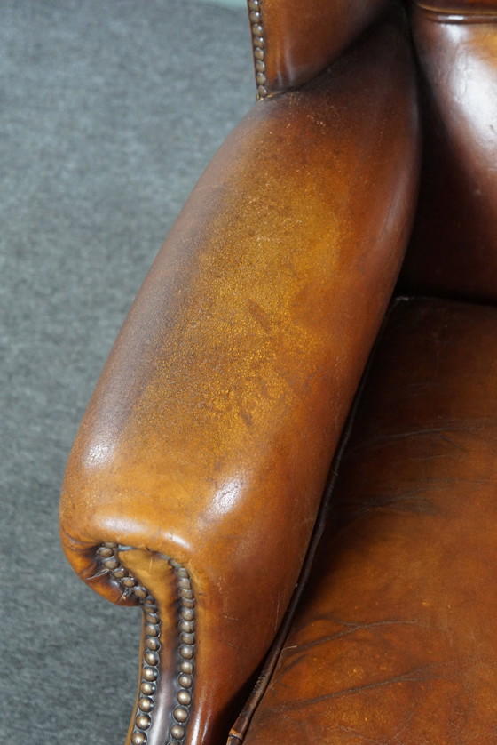 Image 1 of Fauteuil à oreilles en peau de mouton patiné