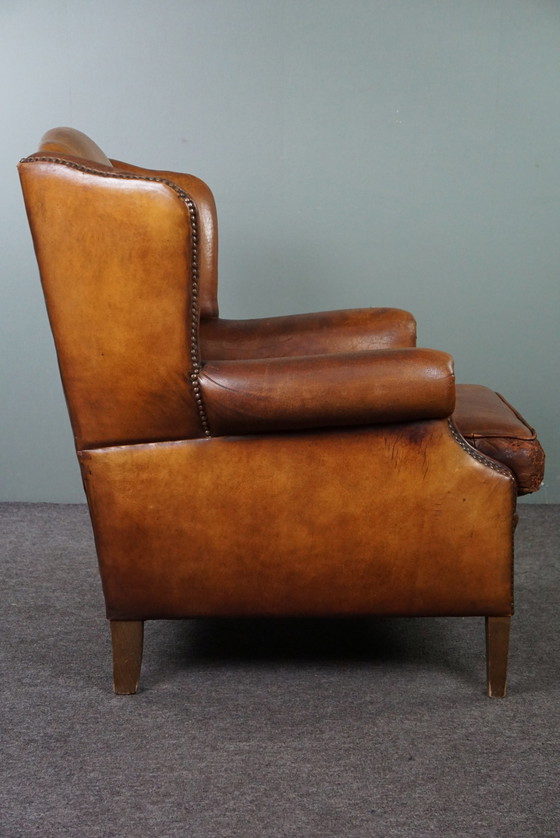 Image 1 of Fauteuil à oreilles en peau de mouton patiné