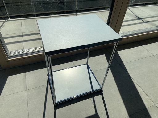 USM Haller Table d'appoint gris argenté