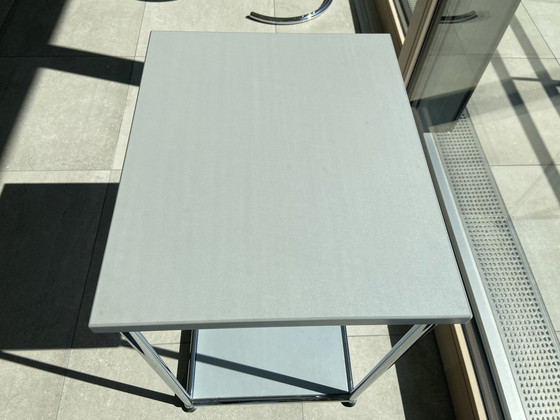 Image 1 of USM Haller Table d'appoint gris argenté