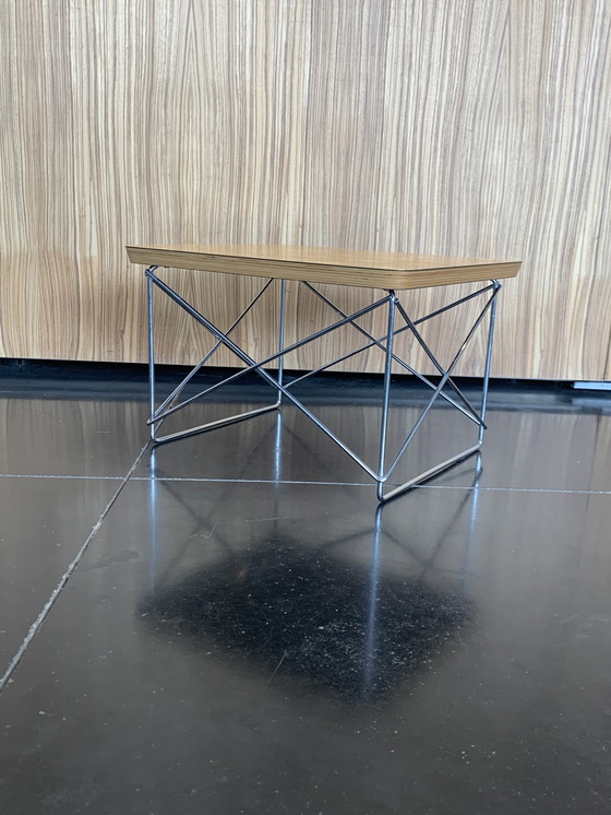 Image 1 of Table Eames LTR à feuilles d'or Vitra