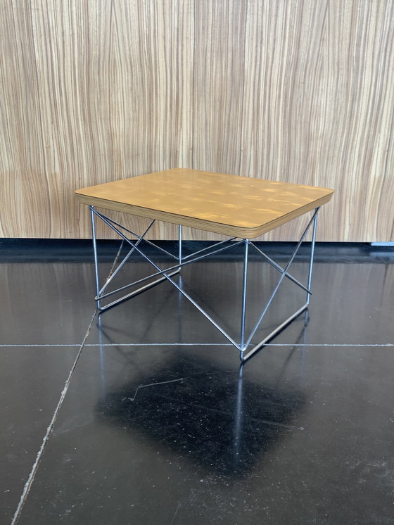 Image 1 of Table Eames LTR à feuilles d'or Vitra