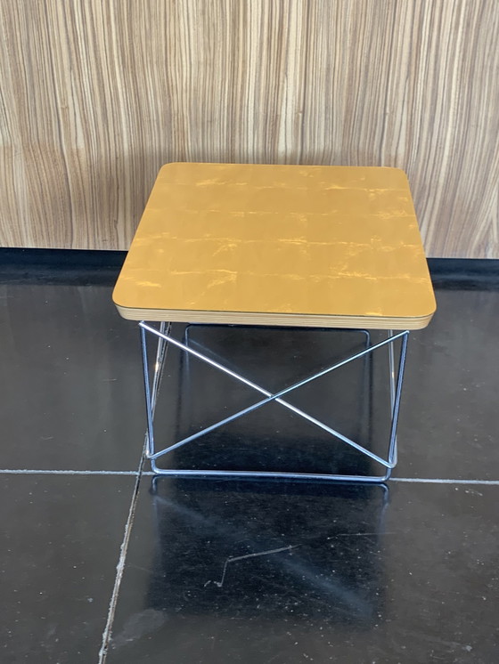 Image 1 of Table Eames LTR à feuilles d'or Vitra