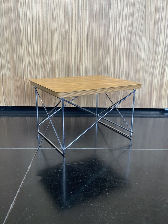 Image 1 of Table Eames LTR à feuilles d'or Vitra