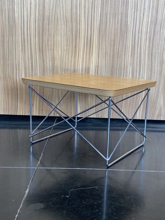 Image 1 of Table Eames LTR à feuilles d'or Vitra