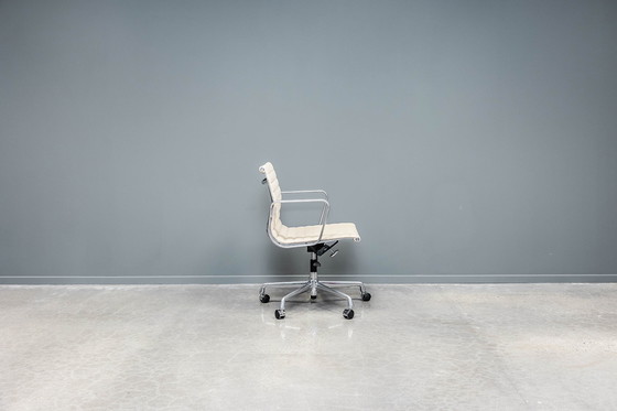 Image 1 of Eames EA117 office chair