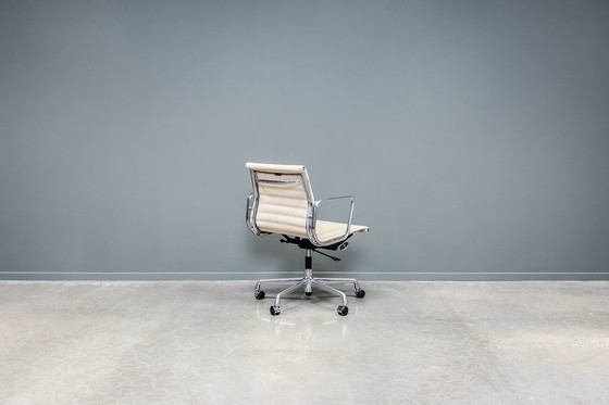 Image 1 of Eames EA117 office chair