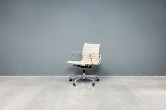 Image 1 of Eames EA117 office chair