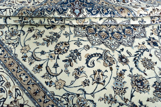 Image 1 of Hand-knotted Persian carpet Nain 9 La With silk - 391 X 290 Cm