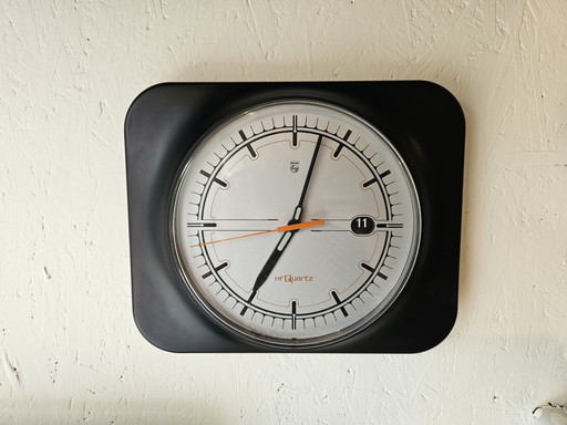 Philips HQ quartz wall clock with date