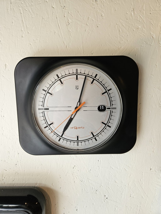 Philips HQ quartz wall clock with date