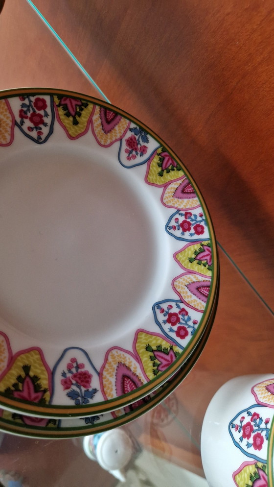 Image 1 of Stoviglie, Persepolis di Philippe Deshoulieres. Patrick Frey.