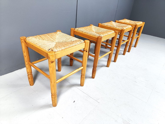 Image 1 of Tabourets vintage en osier - ensemble de 4, 1960s