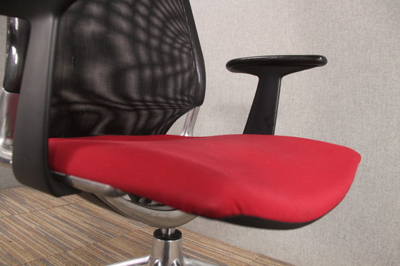 Image 1 of 1X VITRA MEDA desk chair