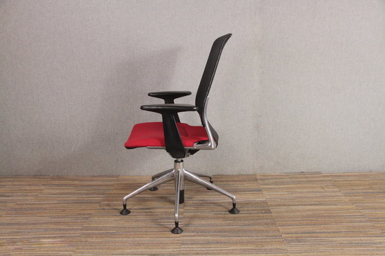 Image 1 of 1X VITRA MEDA desk chair