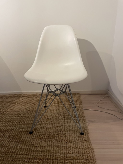 Vitra Dsr Plastic Side Chair