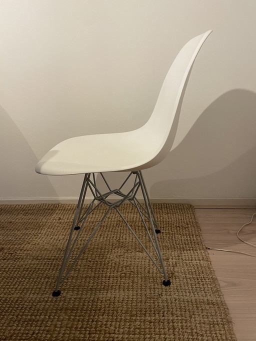 Vitra Dsr Plastic Side Chair