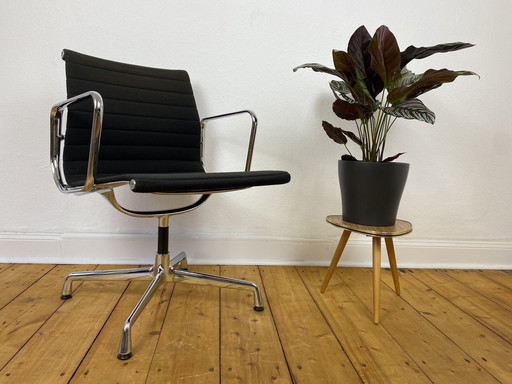 Vitra Aluminum Chair Ea 107 by Charles & Ray Eames, Hopsak Black