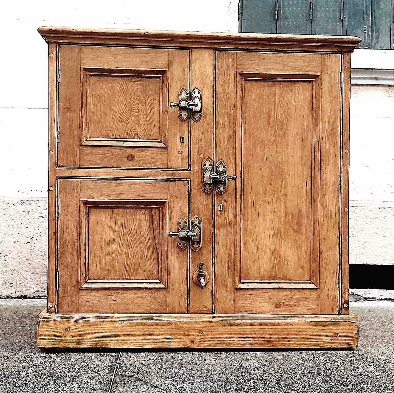 Meuble De Métier Icebox Fridge Bar 1900s €600 Whoppah