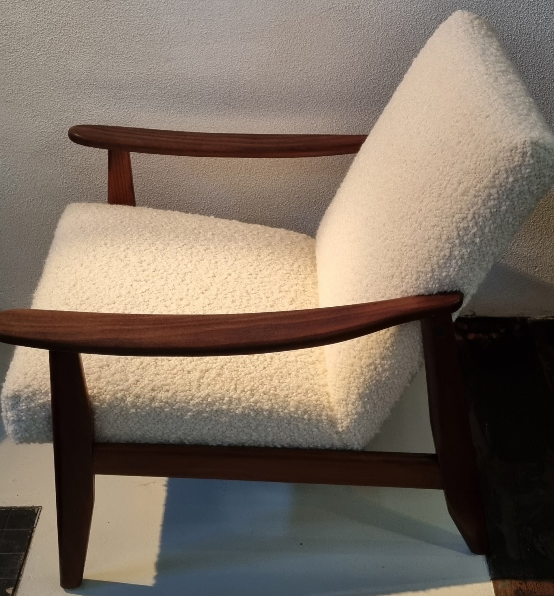 Vintage armchair second sale hand